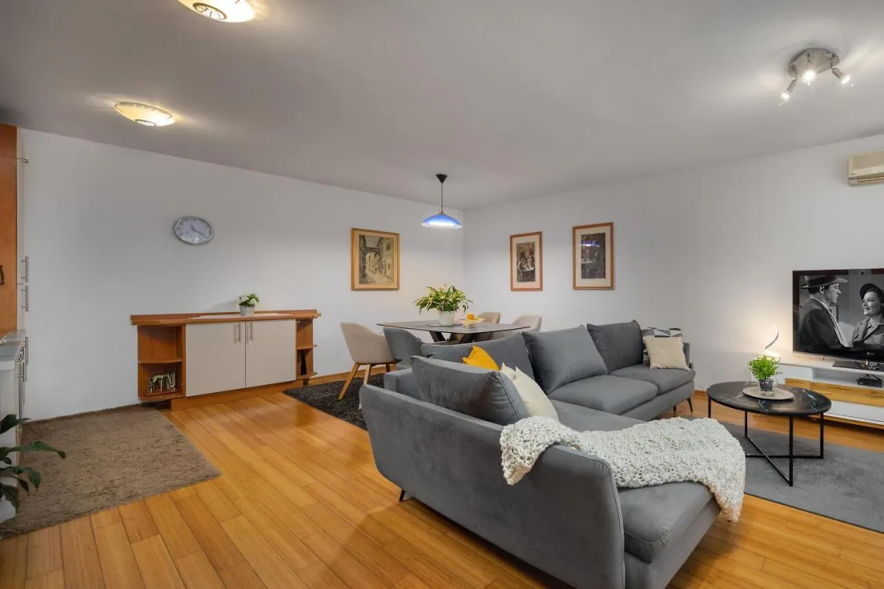 Terra Magica Deluxe Apartment Or Room With Private Parking, Terrace And Sea View Rijeka