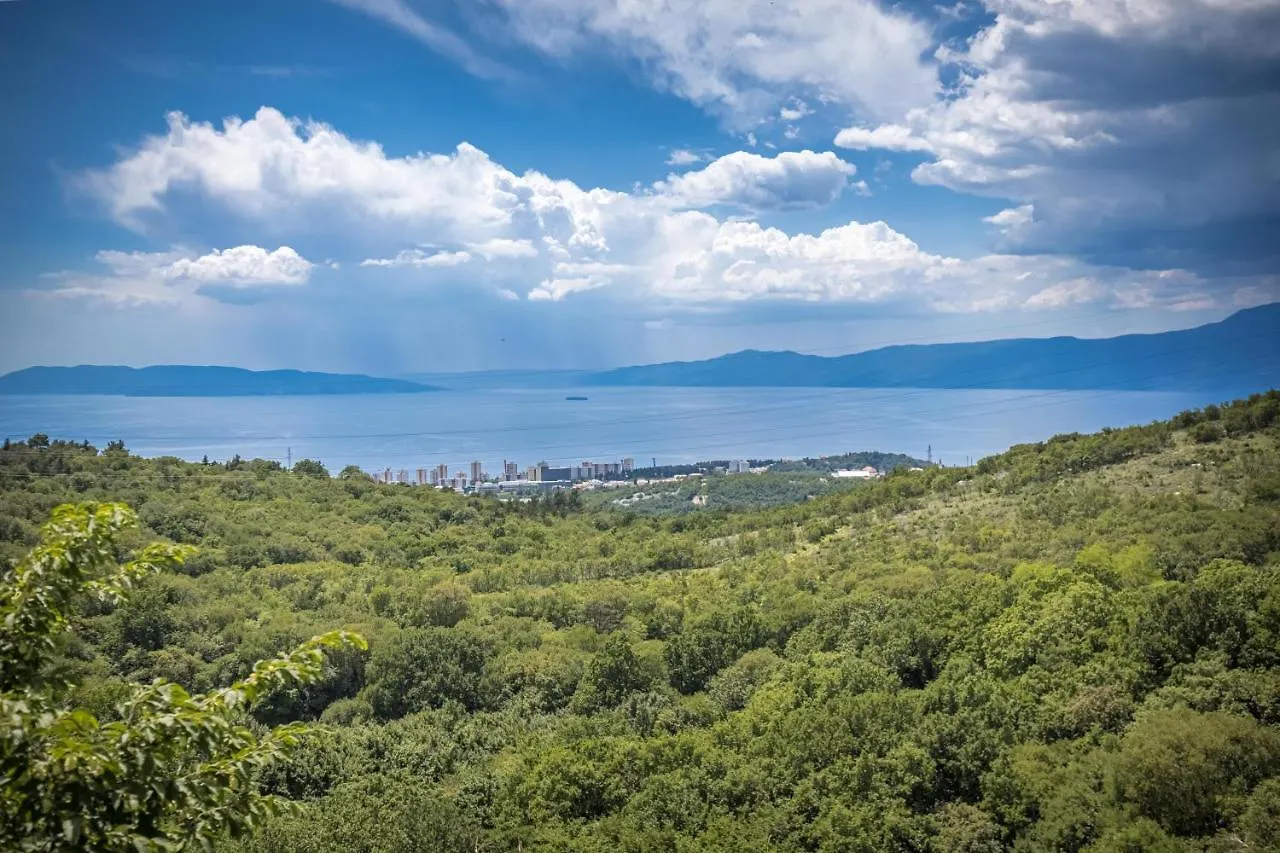 Terra Magica Deluxe Apartment Or Room With Private Parking, Terrace And Sea View Rijeka