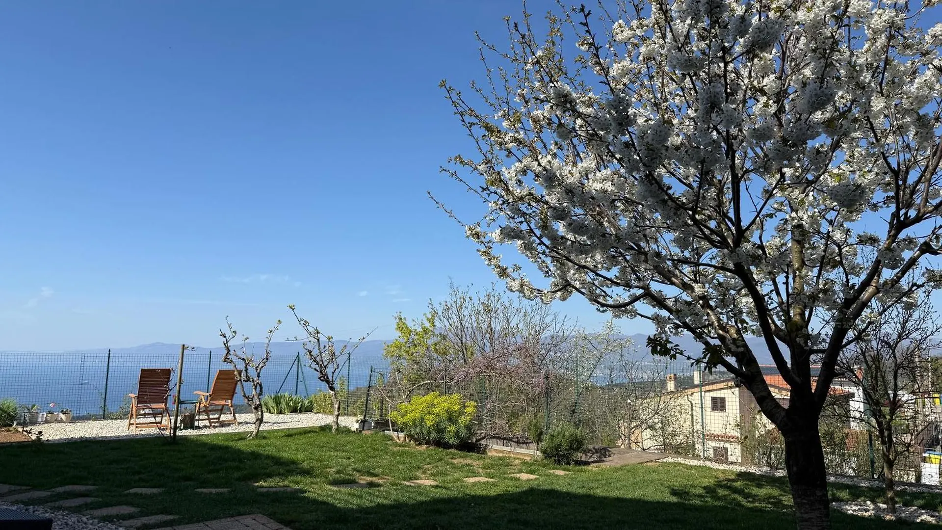 Terra Magica Deluxe Apartment Or Room With Private Parking, Terrace And Sea View Rijeka