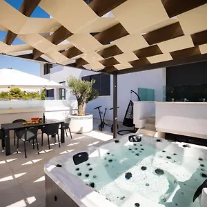 https://sopic-luxury-apartment-with-private-whirlpool.hotelinzadar.com