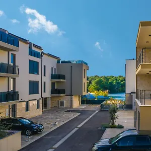https://apartment-laurel-medulin.pula-hotels.org