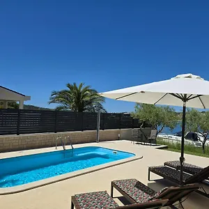 https://olive-garden-banjole.pula-hotels.org