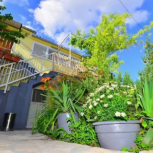 Veky 3 Apartment Split
